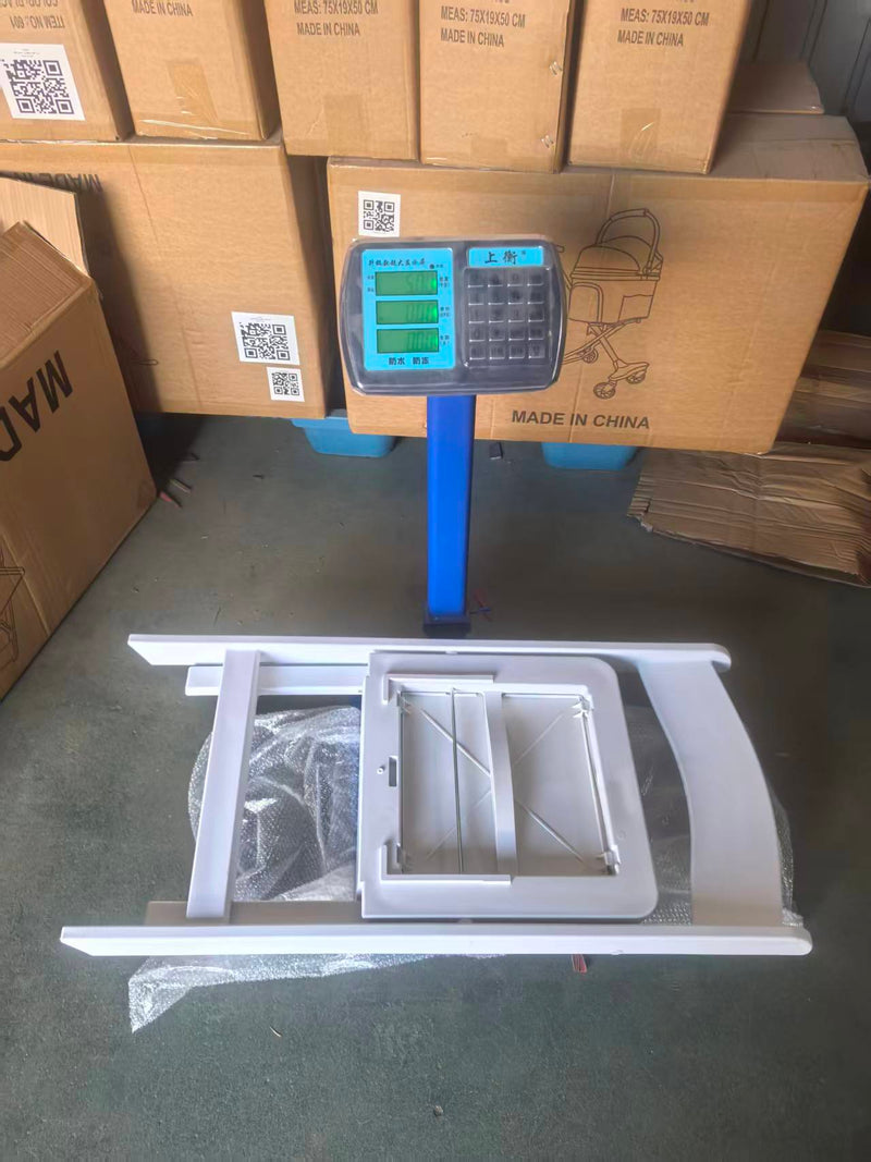 Scale reading: 2.100 kg — declared G.W. was 5.2 kg