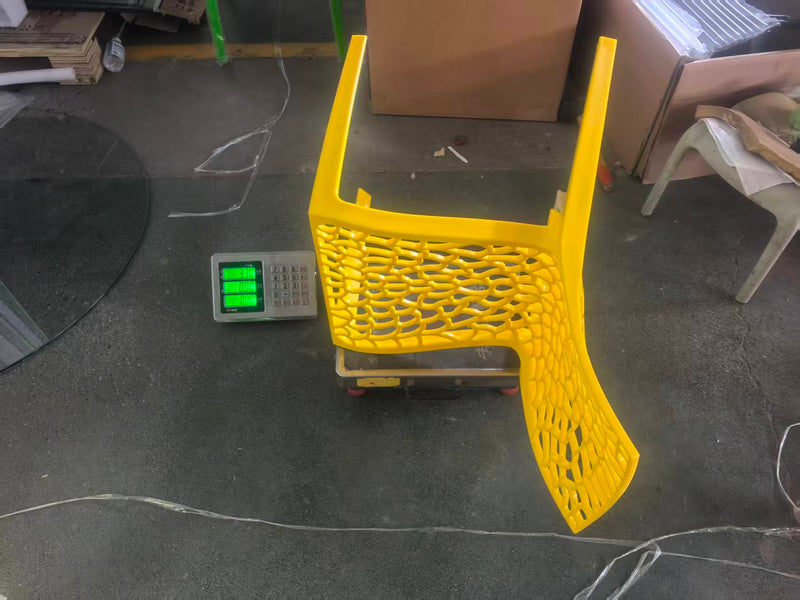 Scale reading: 3.30 kg — above the 3.2 kg contract minimum